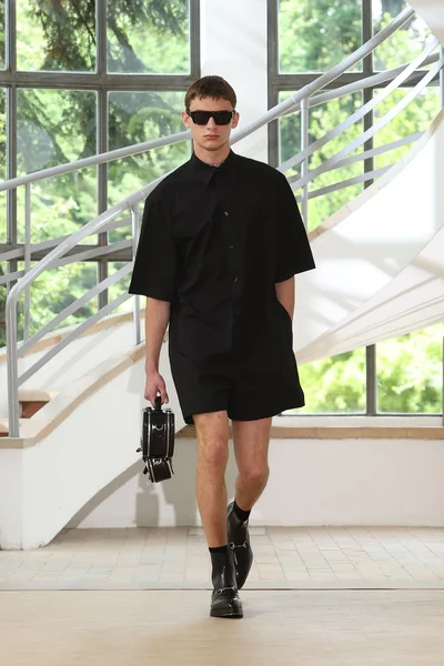 Look 17